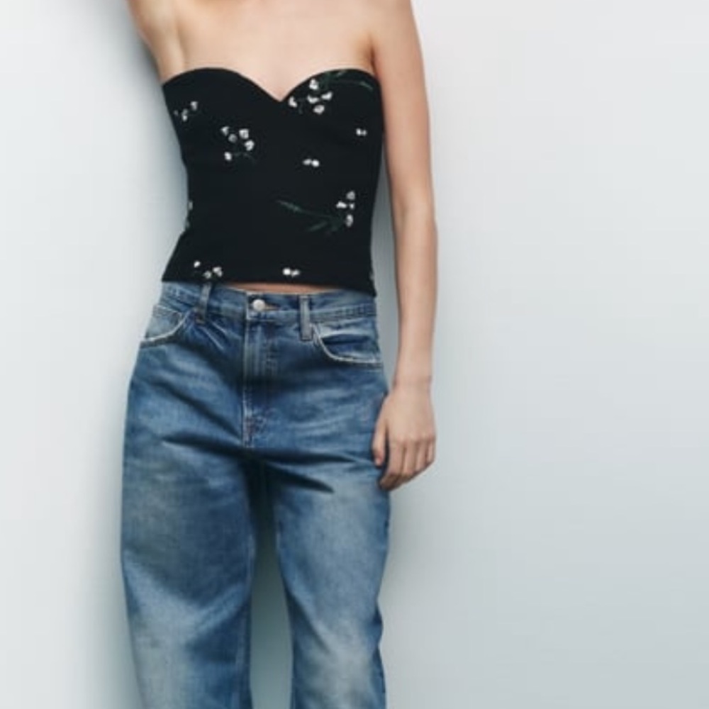 Zara’s sweetheart embroidered top brand new!
